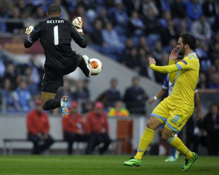 Helton anticipa Higuain in uscita. Afp